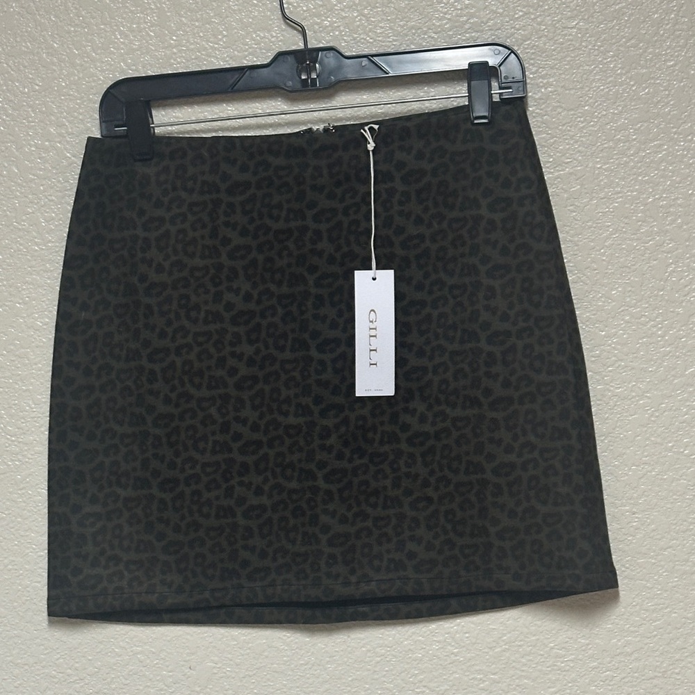 NWT Gilli Olive & Black Leopard Mini Skirt - Size Small